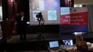 כנס היברידי בזום