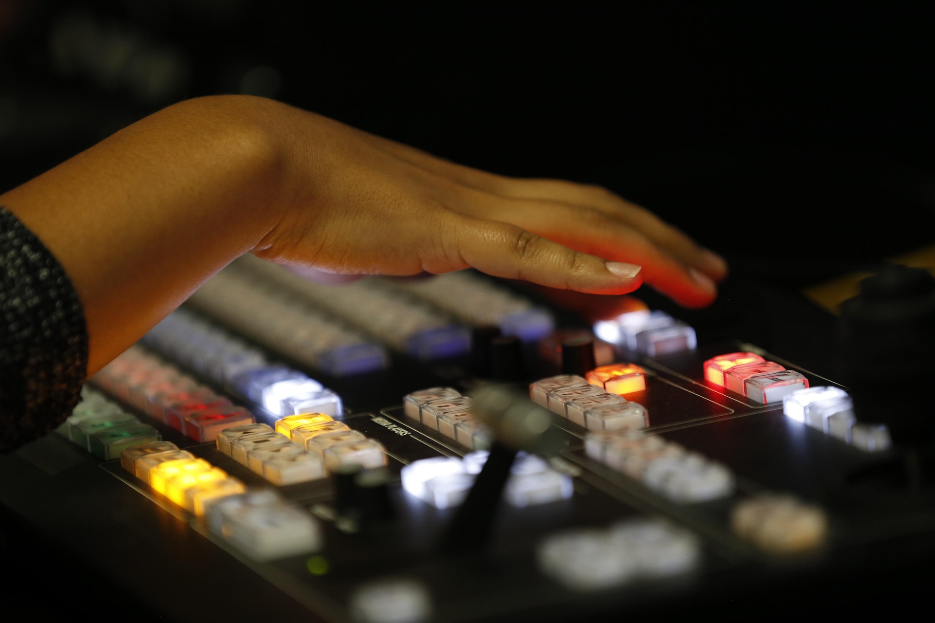 MULTICAM_tricaster-4375908_1920