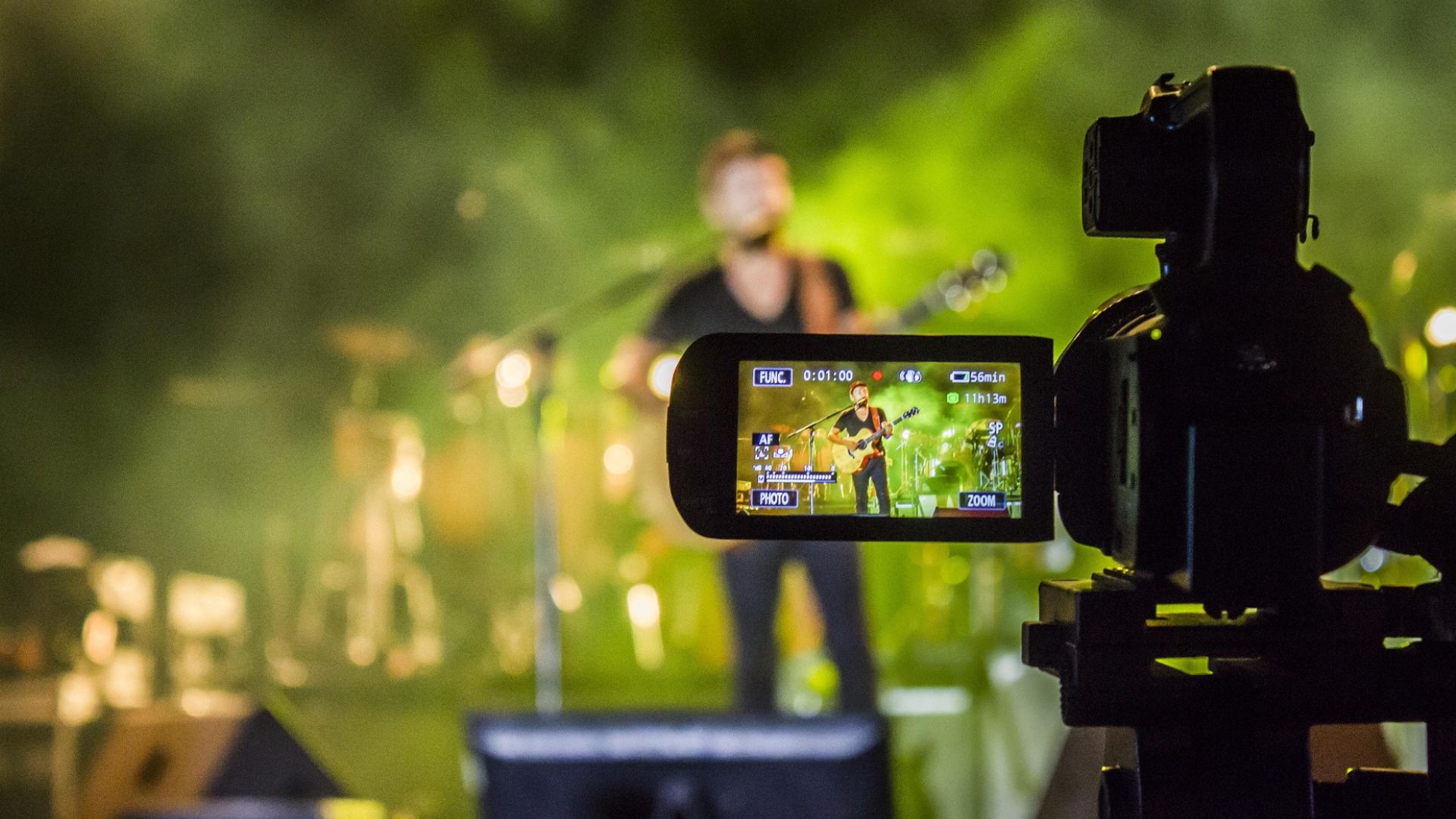 מאחורי הקלעים של צילום הופעות :מההכנות הטכניות ועד לרגע האמת